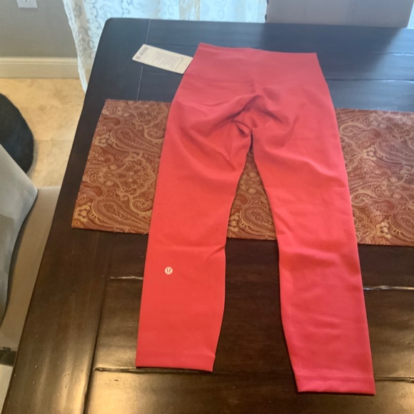 Lululemon Wunder Train HR CROP 23”in Vintage Rose, size 6, NWT, MSRP$98 - Picture 4 of 7